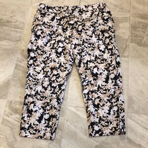 Coldwater Creek Black, White, and Tan Casual Floral Capri Bottoms